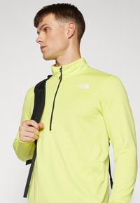 The North Face M WINTER WARM PRO 1/4 ZIP - Ilgarankovis viršutinės dalies drabužis - firefly yellow