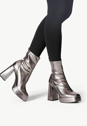 High heeled ankle boots - pewter