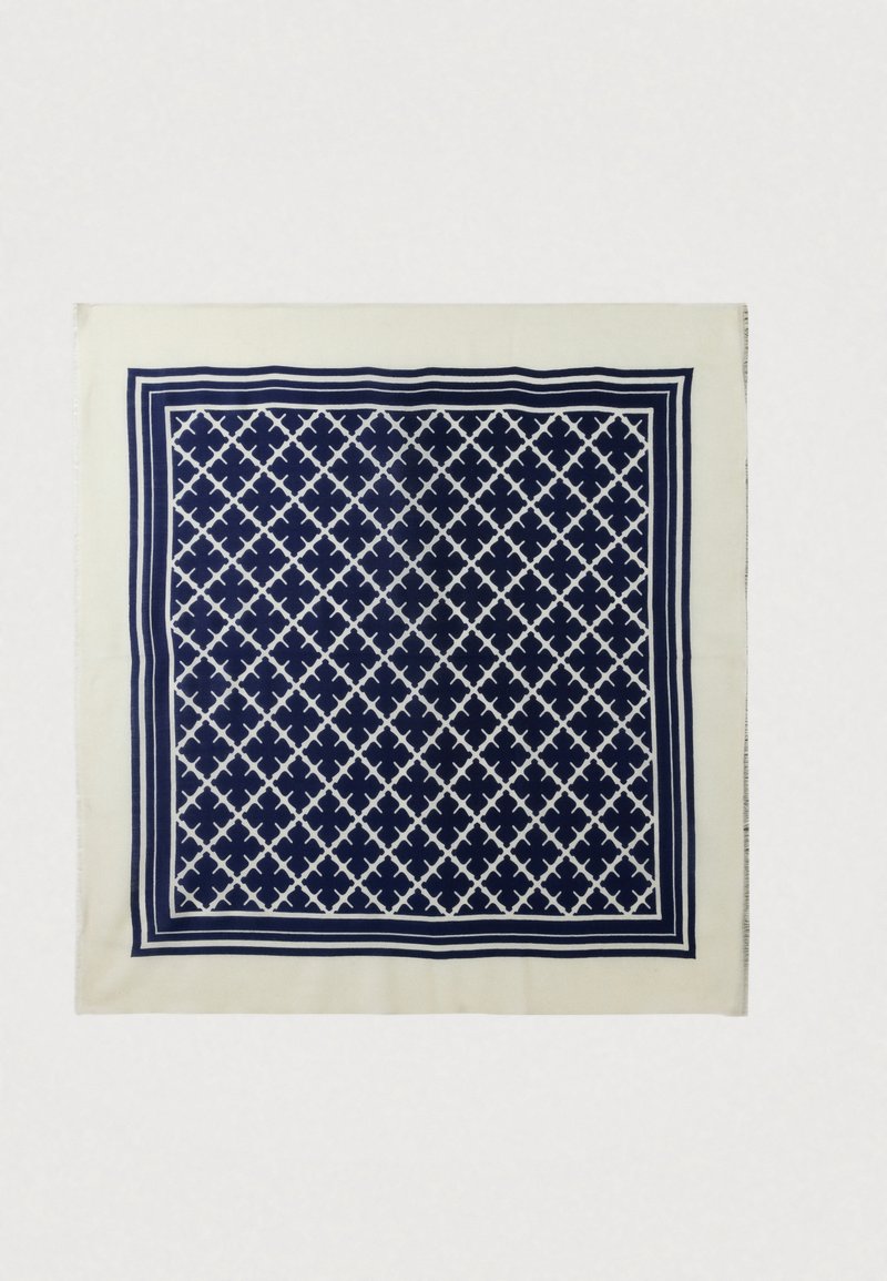 Καρφίτσα μπλε ναυτικού και λευκή με γεωμετρικό σ χέδιο, περιτριγυρισμένη από παχύ μπλε ναυτικό περίγραμμα, κατασκευασμένη από απαλό ύφασμα με ομαλή υφή.