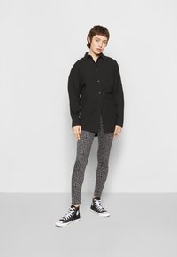 Marks & Spencer JEGGINGS - Calças de ganga de corte skinny - grey mix