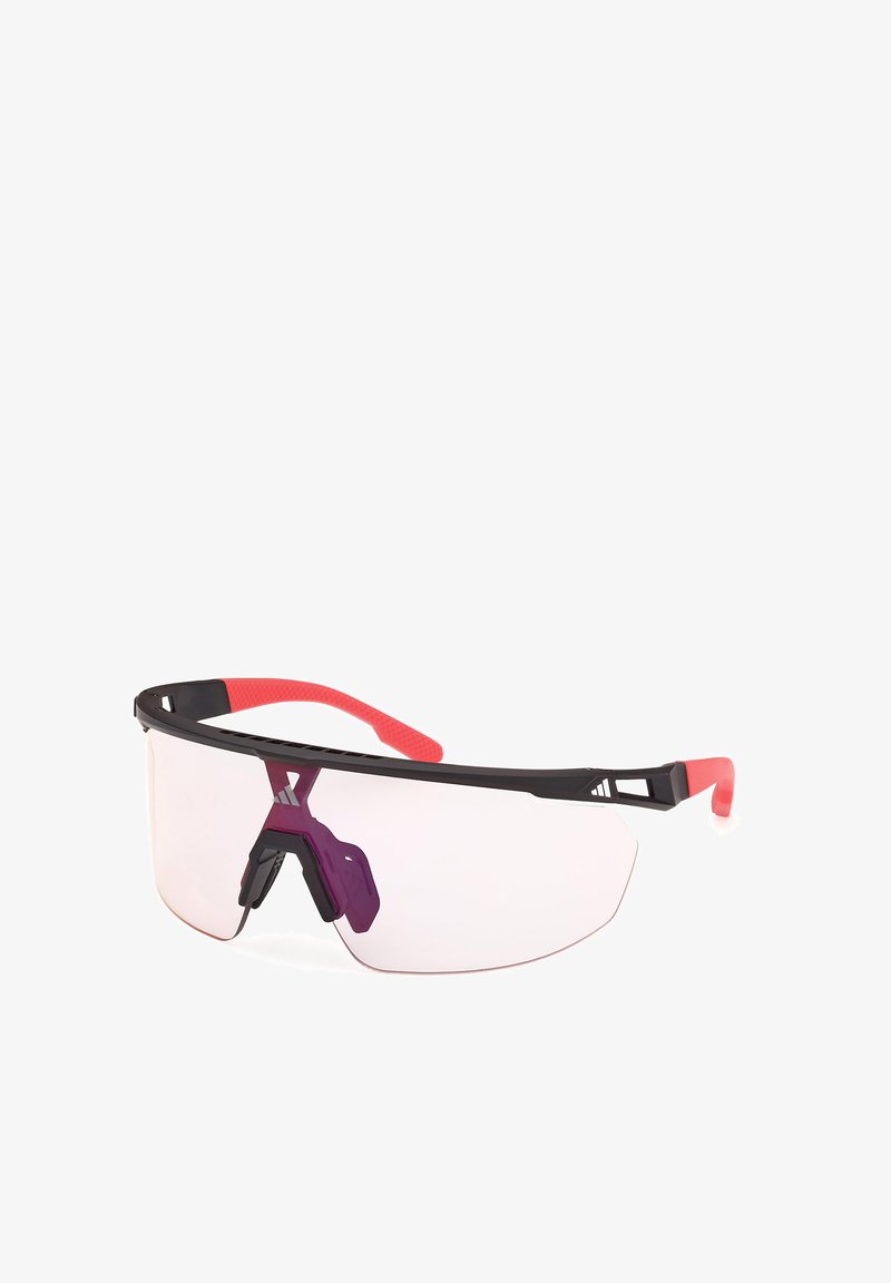Ochelari de soare sport cu un cadru negru, accente din cauciuc roz și lentile transparente, având o piesă pentru nas de culoare mov și un design elegant.