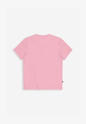 Rosa Kurzarm-Cotton-T-Shirt mit Rundhalsausschnitt von hinten gezeigt, mit kleinem schwarzen Etikett an der Seite auf weißem Hintergrund.