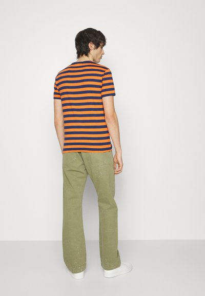 Polo Ralph Lauren SSCNCMSLM2-SHORT SLEEVE-T-SHIRT - T-shirt estampada - may orange/light navy