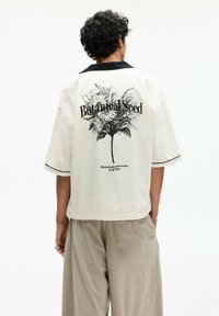 PULL&BEAR - FLORAL GRAPHIC - BOWLING - Shirt - white Thumbnail Image 1