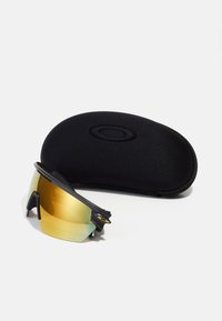 Schwarze Sportsonnenbrille mit rahmenlosem Design und verspiegelt gelb-grünen Gläsern, begleitet von einem schwarzen Schutzetui.