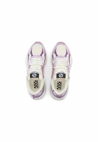 Paarse en witte sportschoenen met een mesh bovenwerk, een chunky zool en contrasterende accenten. Logo op de tong met een dambordmotief.