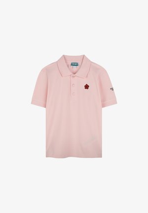 Poloshirt in lichtroze, gemaakt van katoen, met een drieknoopssluiting, korte mouwen en een zwart geborduurd bloemenlogo op de borst.