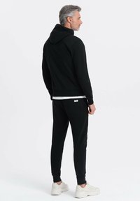 Ombre SET OF KANGAROO  - Chándal - black