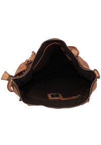 Braune Ledertasche mit einem Reißverschluss und einem schwarzen Innenfutter. Verfügt über ein Innenfach und ein Markenetikett.