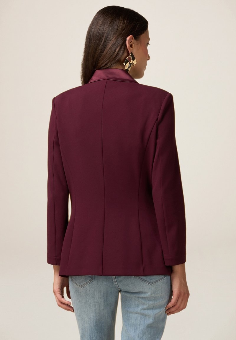 Oltre DOPPIOPETTO CON DETTAGLI IN Blazer bordeaux