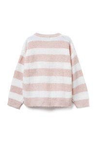 Maglione lavorato a maglia con ampie strisce orizzontali rosa pallido e bianche, maniche lunghe e polsini e orlo a costine, mostrato da dietro.