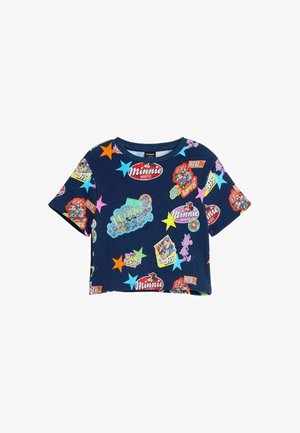 Marineblaues kurz geschnittenes T-Shirt mit bunten Minnie-Maus-Patches, Sternen und Phrasen wie „On Top World“ und „Hang Out.“