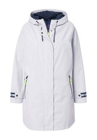 Parka blanche imperméable avec capuche, ornée de détails de fermeture éclair verts, doublure marine et bandes contrastantes marines sur les manches.