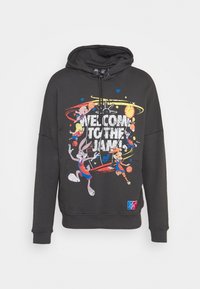 Sudadera negra con un gráfico en la parte delantera que presenta personajes y el texto "¡BIENVENIDO AL JAM!" en colores vibrantes. Incluye capucha con cordón y bolsillo tipo canguro.