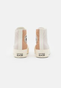 Converse CHUCK TAYLOR ALL STAR LIFT - Sapatilhas de cano alto - hemp/desert sand/egret