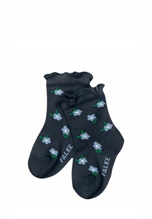 Schwarze Knöchelsocken mit einem wellenförmigen Saum, verziert mit einem floralen Muster aus hellblauen Blumen und grünen Blättern, sowie dem Text "FALLIE" in Weiß.
