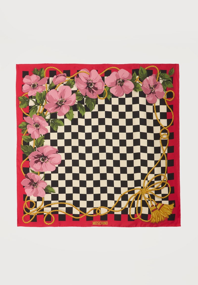 Foulard carré avec un centre à carreaux noir et blanc, une bordure rouge, des fleurs roses, des feuilles vertes et un motif de corde dorée avec des pampilles.