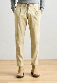 Lindbergh - SUPERFLEX DRAWSTRING - Trousers - sand Thumbnail Image 1
