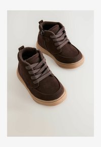 Neizbrano, brown chocolate