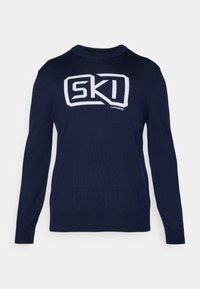 Námornícky pletený sveter s dlouhými rukávy, kulatým výstřihem, s bílým logem "SKI" na přední straně, hladkou strukturou a žebrovanými manžetami.