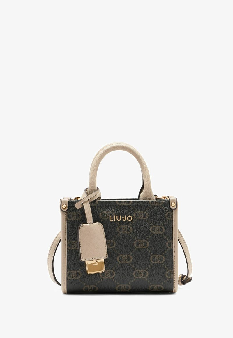 Sac à main compact avec un corps à motif sombre, des poignées de couleur claire et un accent de verrouillage en or. Affiche le nom de la marque "LIU JO" de manière proéminente.