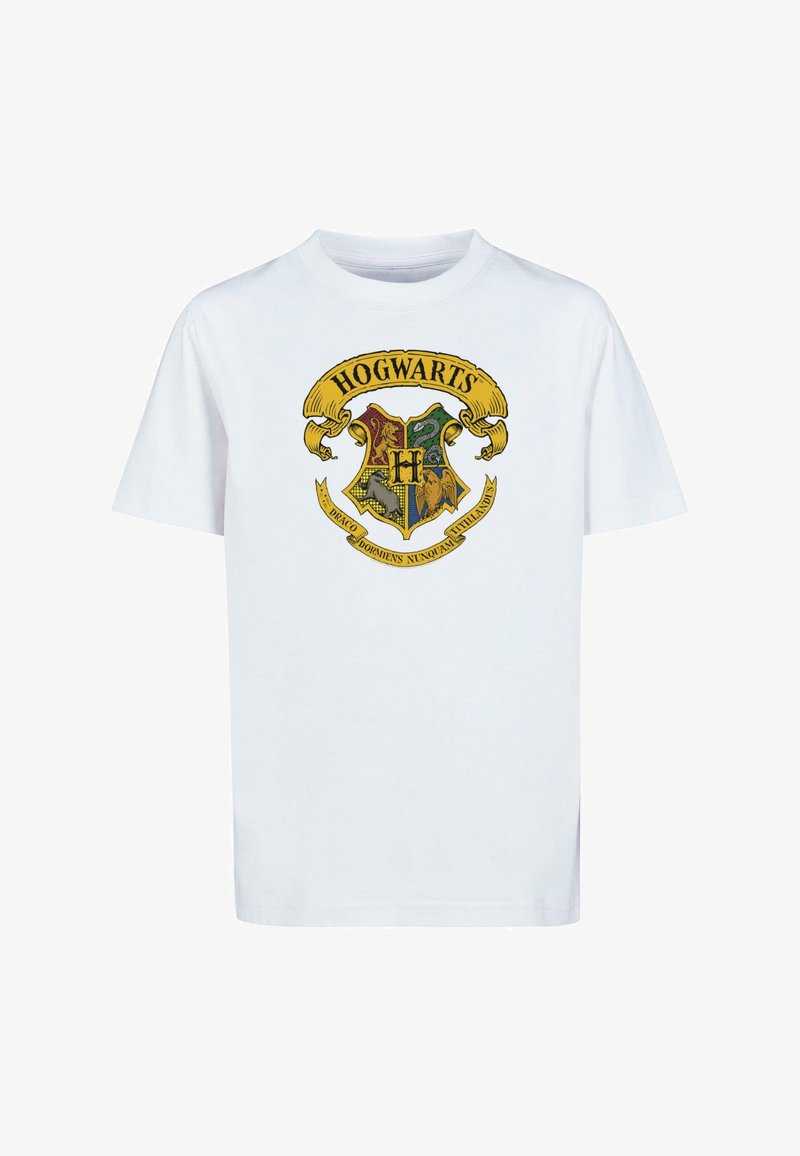 Biała bawełniana koszulka z kolorowym herbem Hogwartu, wzorem tarczy, złotymi akcentami i napisem "HOGWARTS" nad emblematem.