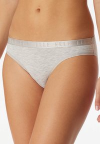 Braguitas de bikini de algodón gris con una textura suave, que cuentan con una pretina a juego con el nombre de la marca "ELLE" en relieve.