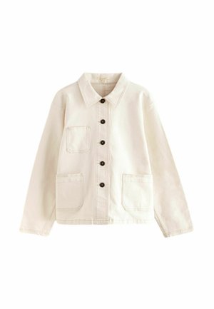 Giacca di jeans beige chiaro con colletto a punta, chiusura a bottoni sul fronte e due tasche anteriori. Presenta cuciture in tonalità e bottoni scuri.