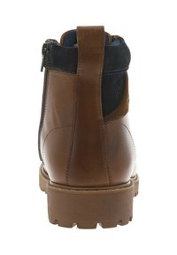 Bottillon en cuir marron avec un panneau en suède bleu marine, fermeture éclair latérale et semelle en caoutchouc avec un motif de semelle texturé.
