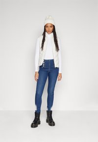 ONLY ONLSOPHIE MIX FITTED WAISTCOAT - Liemenė - cloud dancer