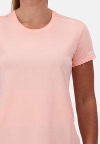 2XU AERO TEE - Basic T-shirt - pop coral/white reflective