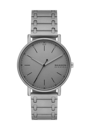Montre-bracelet en acier inoxydable argenté avec un cadran gris mat, des marqueurs d'heure minimalistes, des aiguilles fines et un bracelet à maillons.