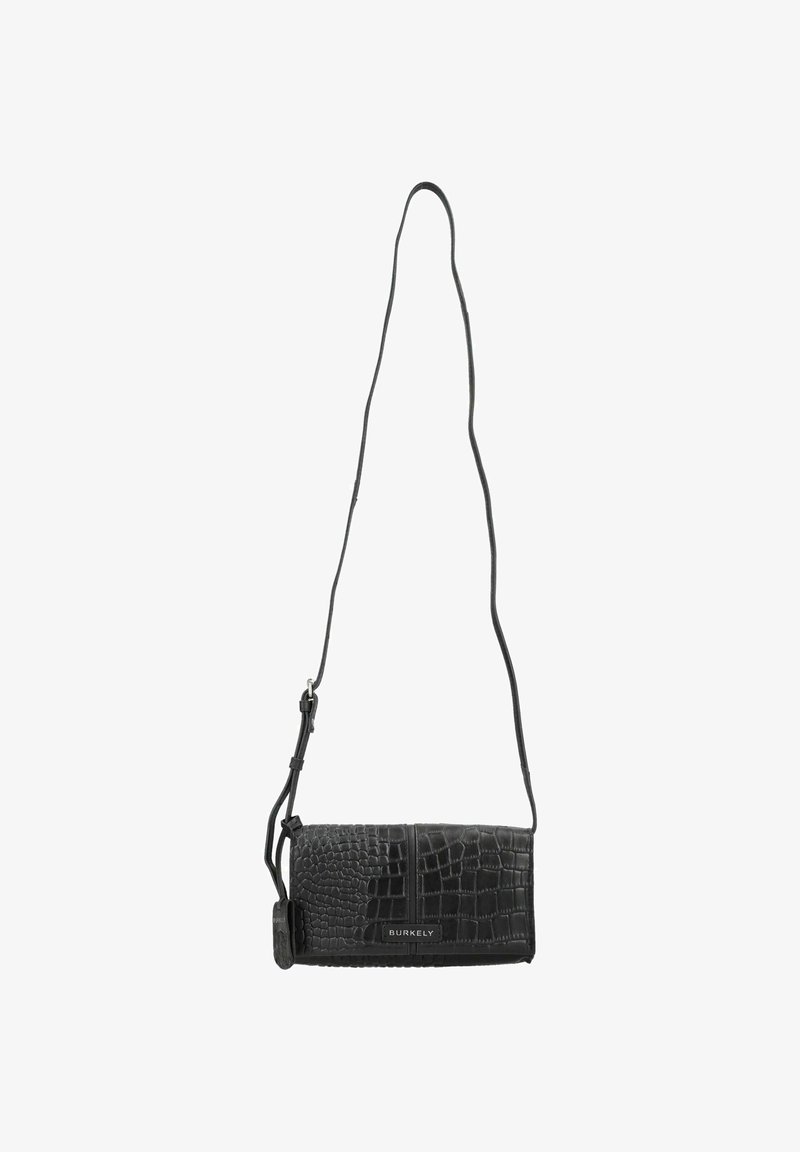 Sac bandoulière noir texturé avec une longue sangle ajustable et le logo Burkely à l'avant, suspendu sur un fond blanc.