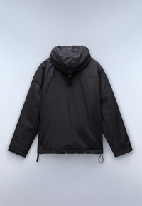 Zwarte hoodiejack gemaakt van lichtgewicht materiaal, met een strakke zoom, verstelbare trekkoorden en logo-detail op de mouw.