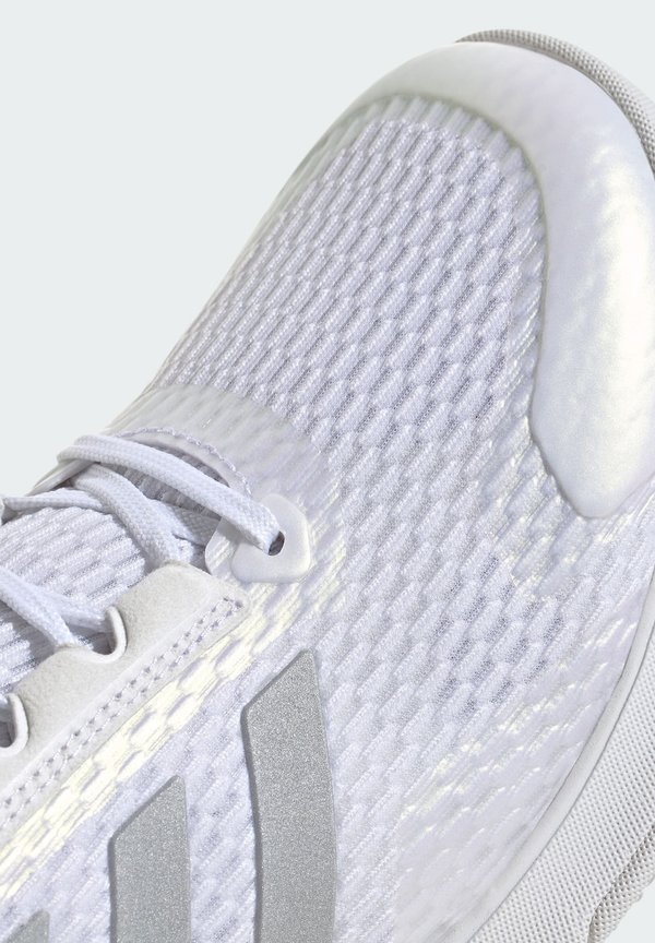 NOVAFLIGHT INDOOR - Basketball shoes3