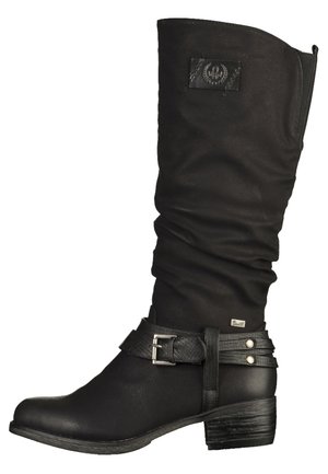 Zwarte leren laars tot halverwege de kuit met een slappe schacht, decoratieve band en gesp rond de enkel, en een lage gestapelde hak.