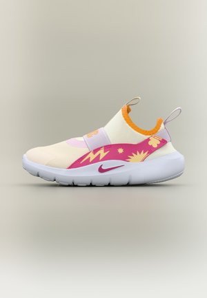 Kremfarvet sneaker med orange krave, pink og gul lyn- og soldesign på siden, hvid sål og pink Nike swoosh-logo.
