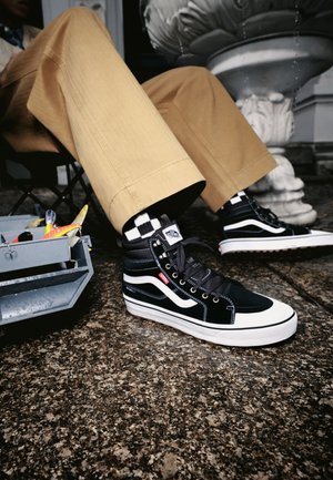 Vans, MTE SK8 HI WATERPROOF INSULATED UNISEX - Високи маратонки - black/white