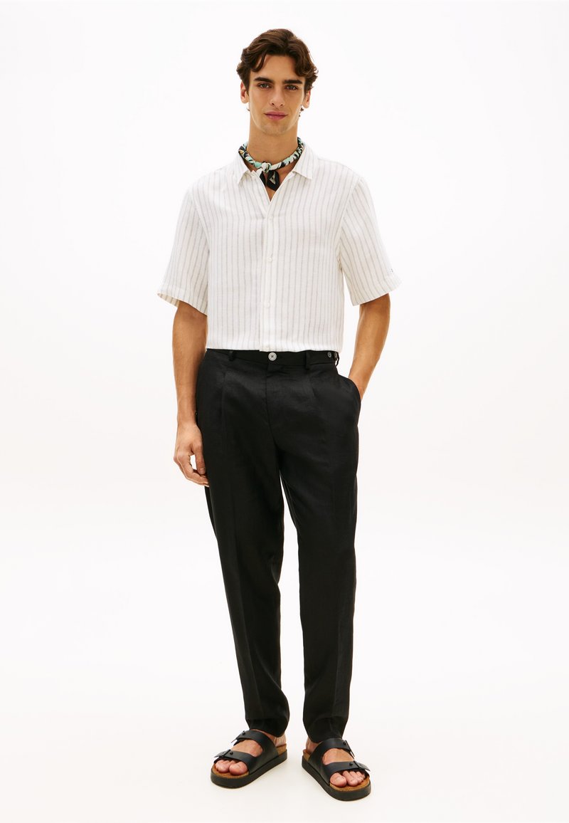Tommy Hilfiger ENGINEERED STRIPE SHIRT - Košile - white/black