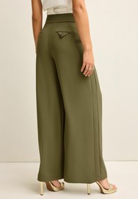 Next SUPER WIDE  - Kelnės - khaki green