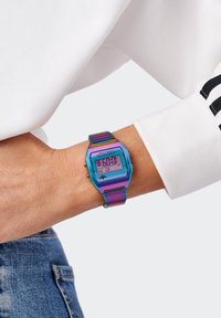adidas Originals Montre à affichage digital - pink