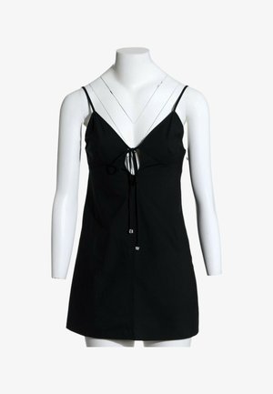 Robe mini noire sans manches avec fines bretelles et détail de nœud à l'avant, présentée sur un torse de mannequin blanc.