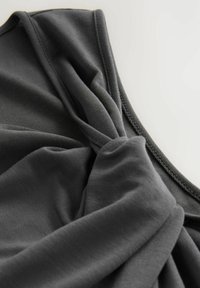 Unselected, charcoal grey