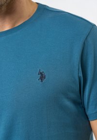 U.S. Polo Assn. ARJUN - Osnovna majica kratkih rukava - indian teal