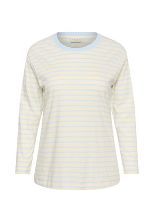 Haut crème à manches longues avec de fines rayures horizontales bleu clair et un col rond bleu clair.