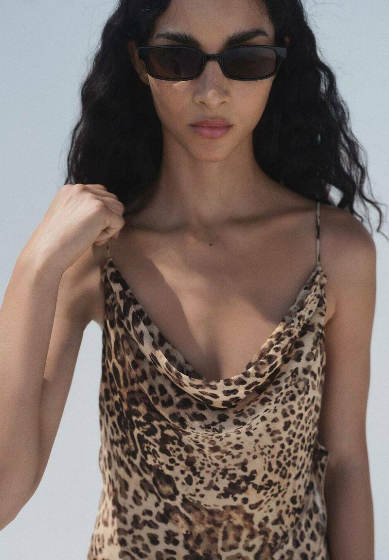mango animal print maxi dress MANGO - Printed V-neck Dress Black - 2