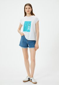 Koton CREW NECK   - Printtipaita - white