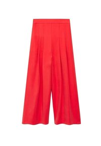 Pantalones wide-leg cortos rojos con una textura suave, que presentan pliegues en la parte delantera y una cinturilla alta para un ajuste relajado.