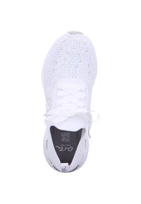 Scarpa sportiva bianca con sopra struttura testurizzata, arricchita da dettagli scintillanti. Presenta una chiusura con laccio e una soletta imbottita per il comfort.