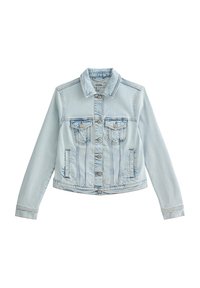 Lichtblauwe denimjack met een knoopsluiting aan de voorkant, twee borstzakken, een iets aansluitend ontwerp en contrasterende stiksels langs de naden.